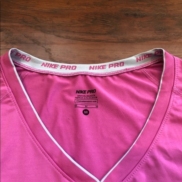 Nike v-neck T-shirt - Picture 6 of 7